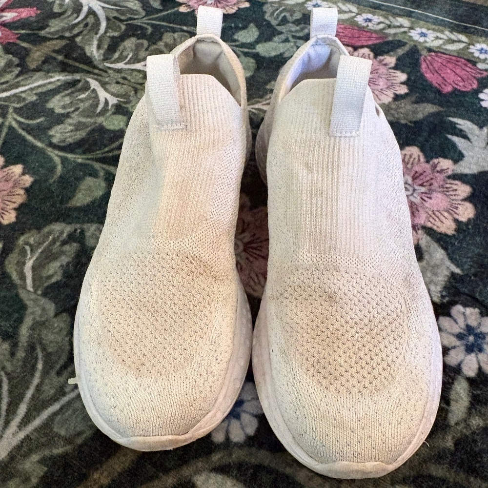 AVIA SLIP ON SHOES